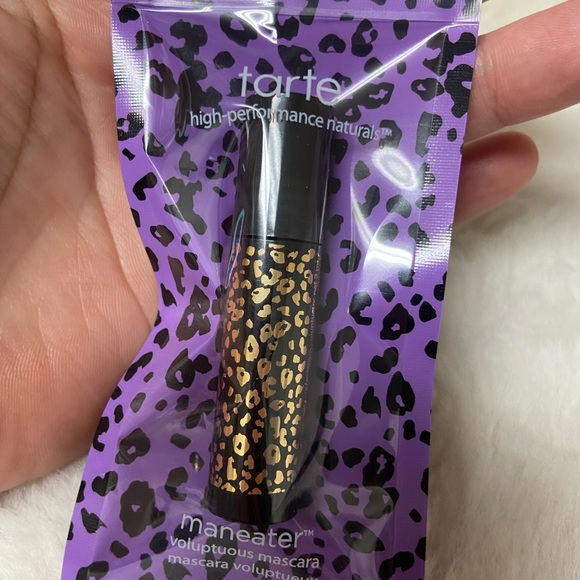 New bundle of 2 deluxe size Tarte maneater voluptuous mascara - Picture 2 of 6
